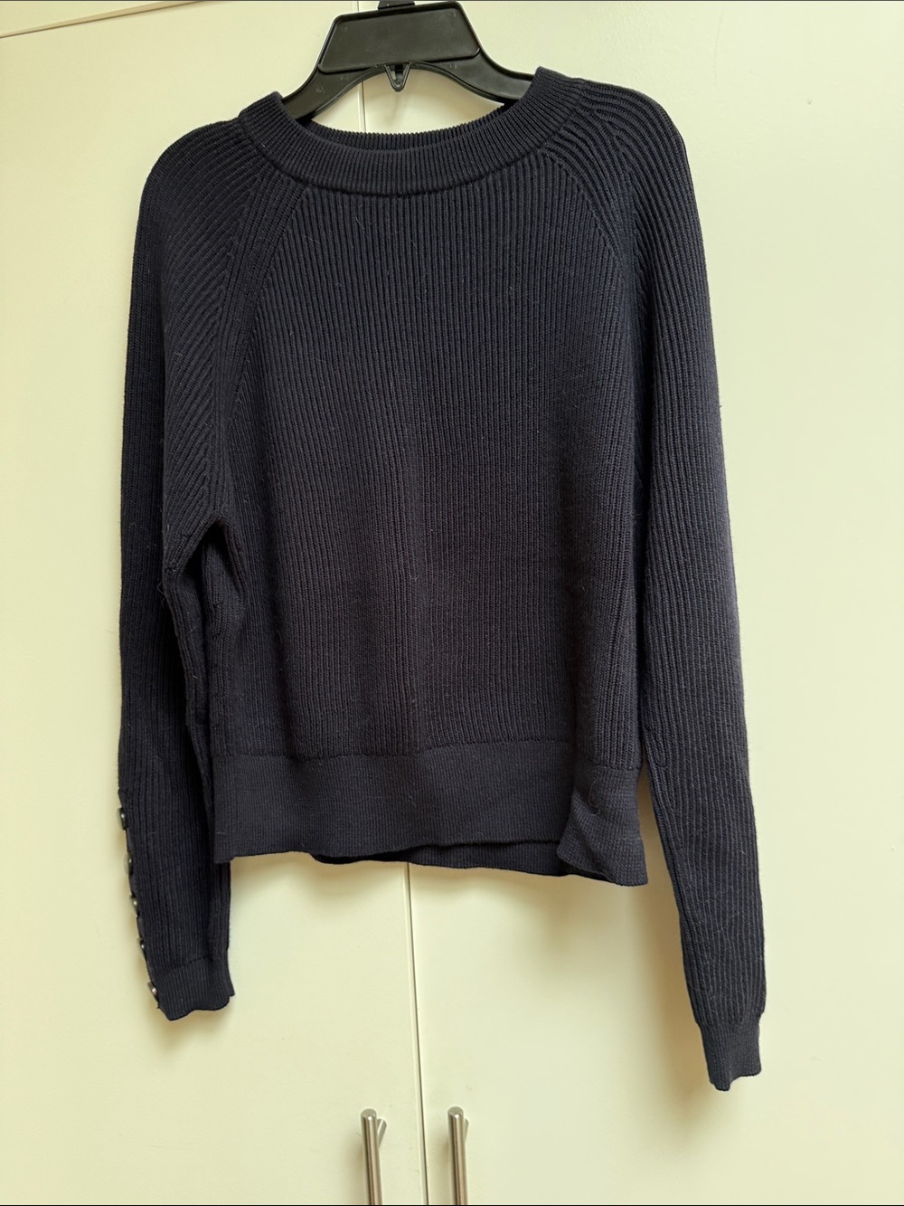 Navy sezane sweater in size small. Worn less than 5 times.